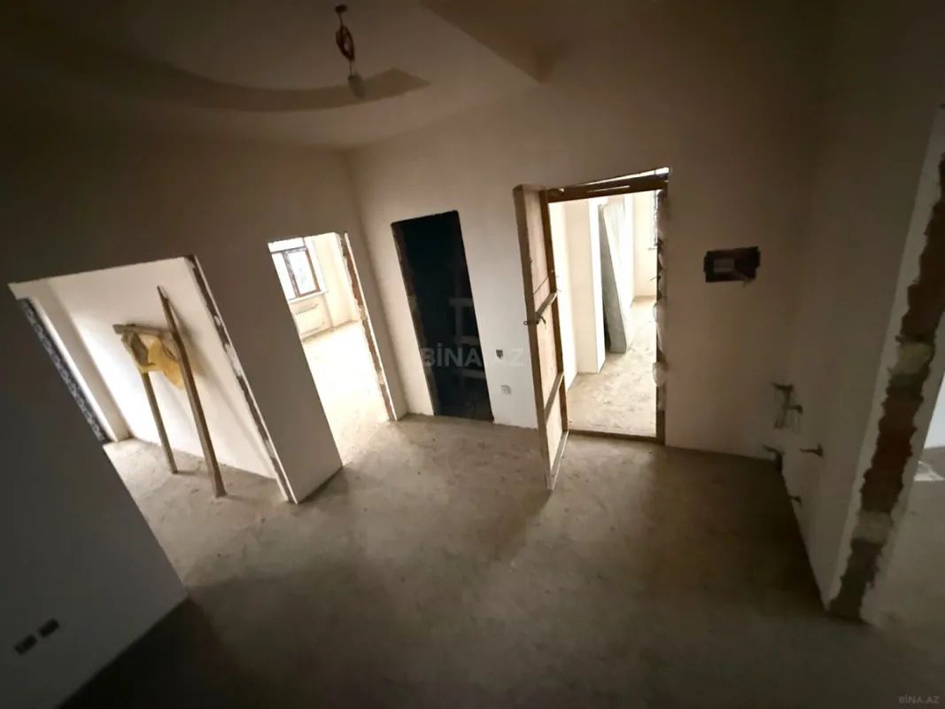 Satılır 8 otaqlı həyət evi 650 m²