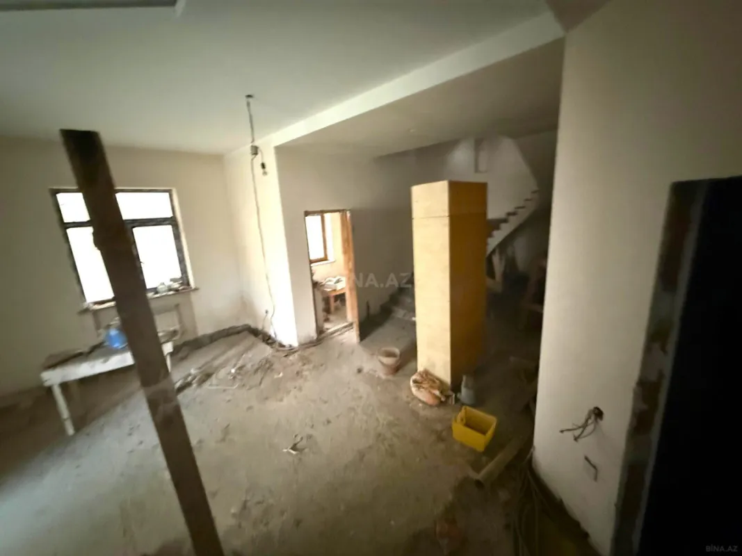 Satılır 8 otaqlı həyət evi 650 m²