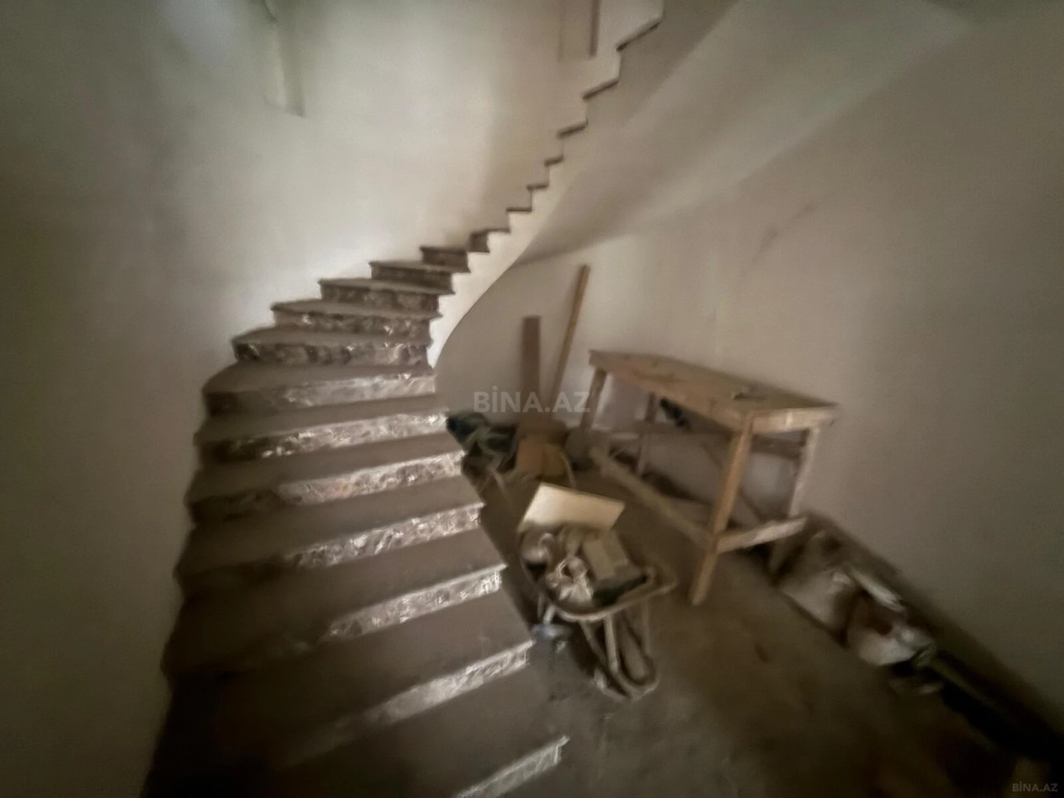 Satılır 8 otaqlı həyət evi 650 m²