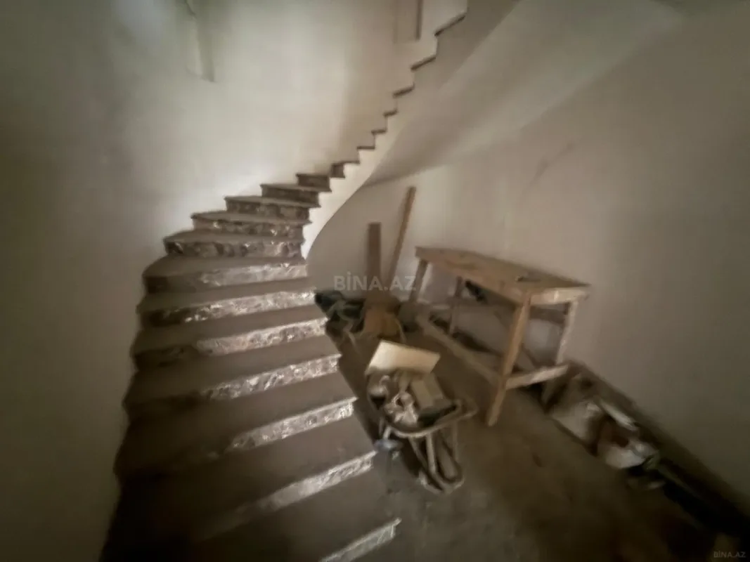 Satılır 8 otaqlı həyət evi 650 m²