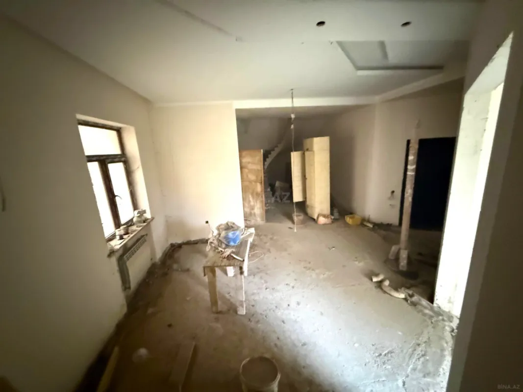 Satılır 8 otaqlı həyət evi 650 m²