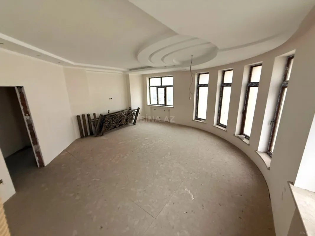 Satılır 8 otaqlı həyət evi 650 m²