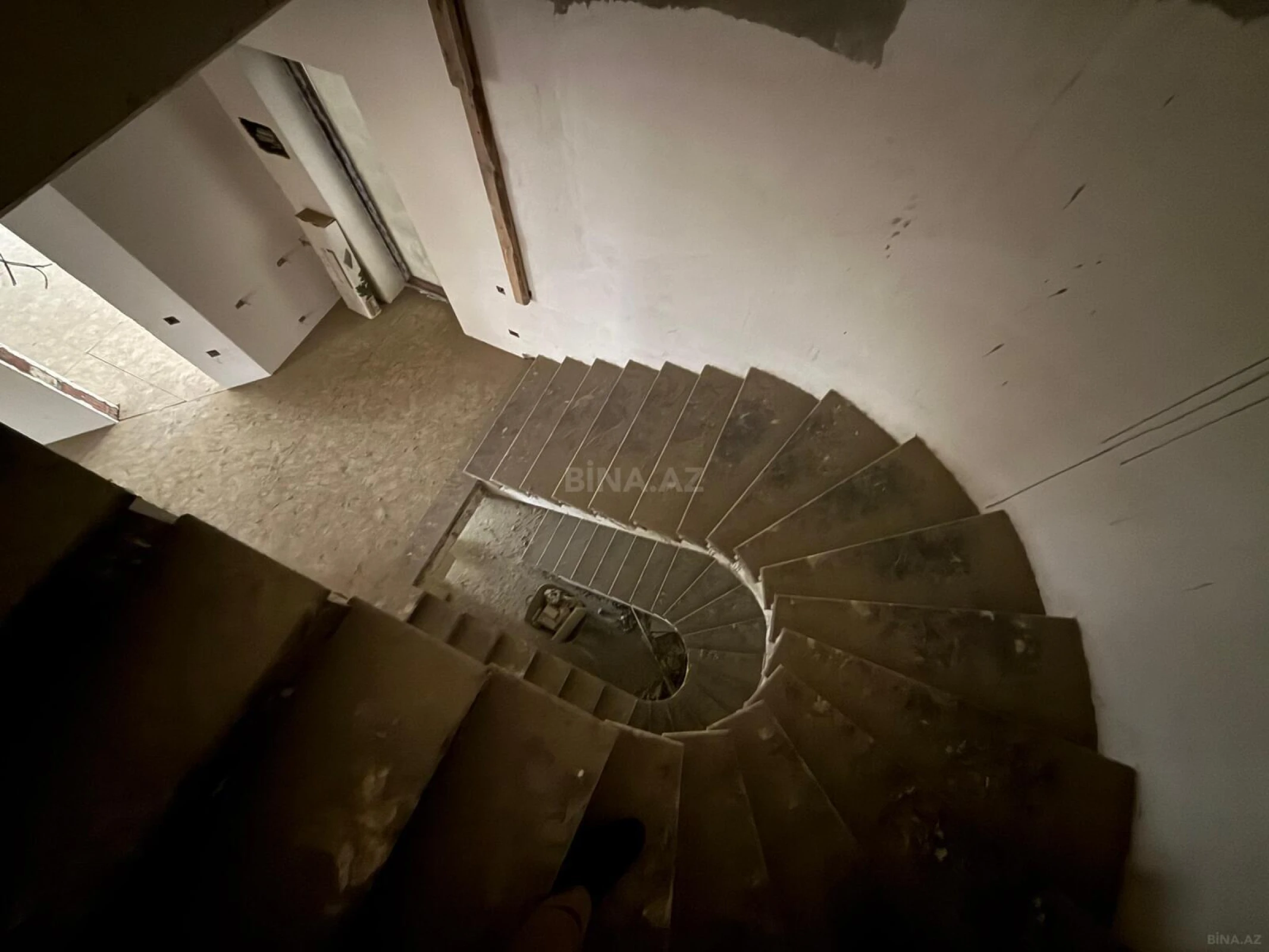 Satılır 8 otaqlı həyət evi 650 m²