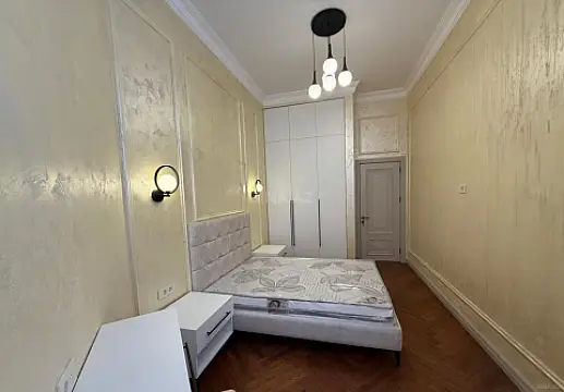 Satılır 3 otaqlı mənzil 140 m²