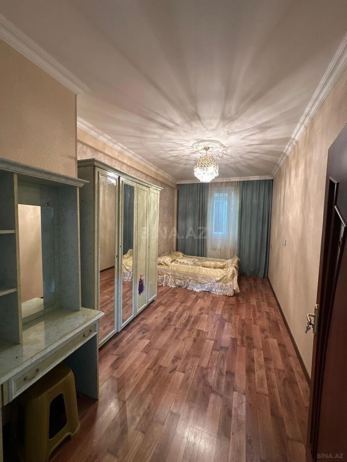 Satılır 2 otaqlı mənzil 72 m²