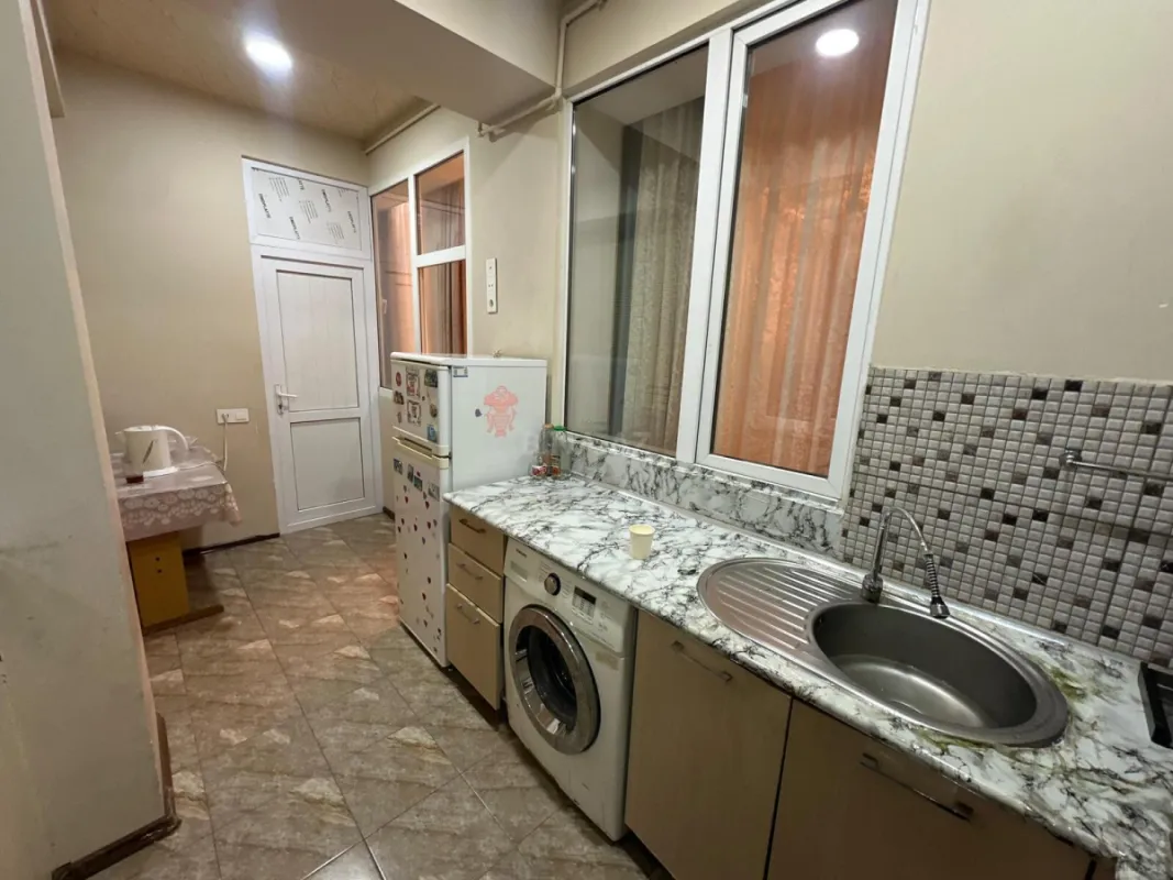 Satılır 2 otaqlı mənzil 72 m²