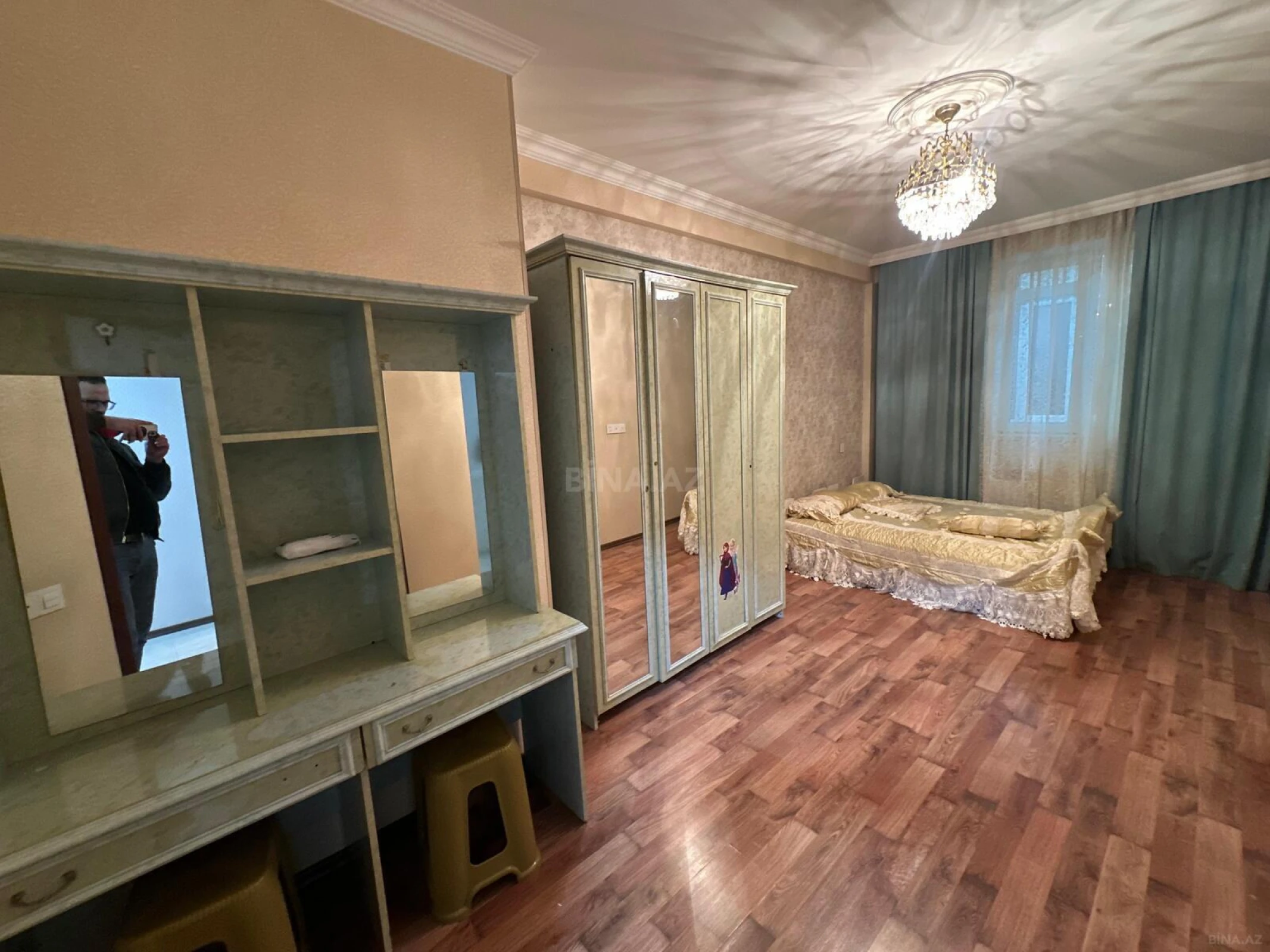 Satılır 2 otaqlı mənzil 72 m²