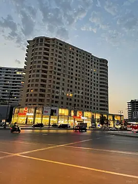 Satılır 4 otaqlı mənzil 140 m²