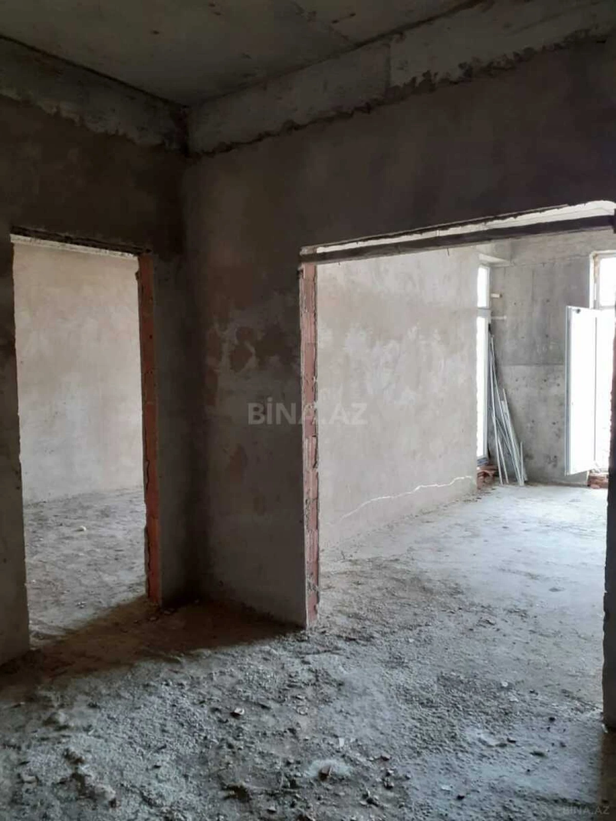 Satılır 4 otaqlı mənzil 140 m²
