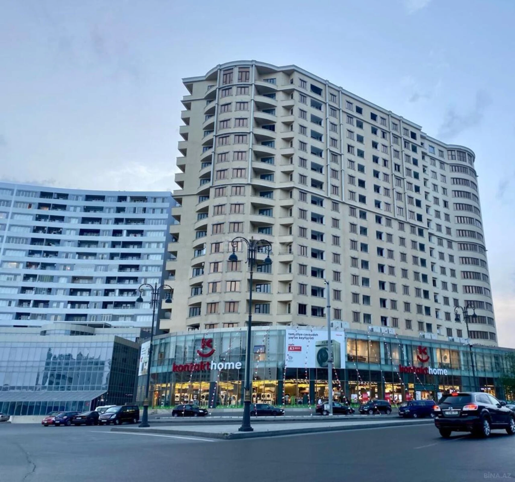 Satılır 4 otaqlı mənzil 140 m²