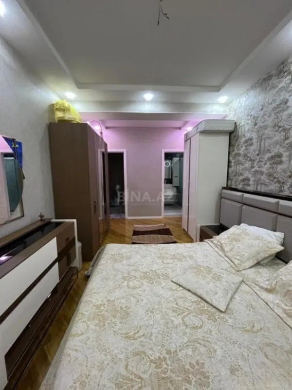 Satılır 4 otaqlı mənzil 142 m²