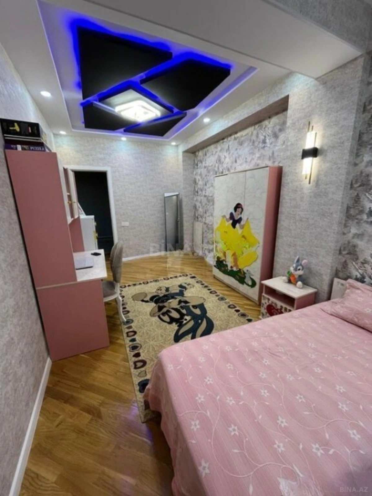 Satılır 4 otaqlı mənzil 142 m²