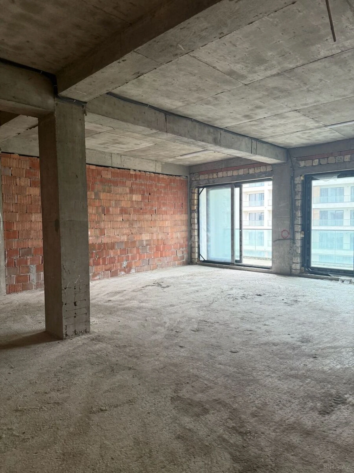 Satılır 2 otaqlı mənzil 91.9 m²