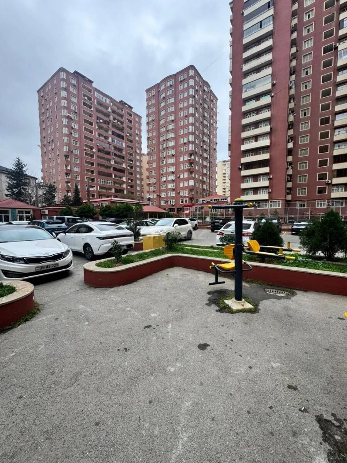 Satılır 2 otaqlı mənzil 74 m²