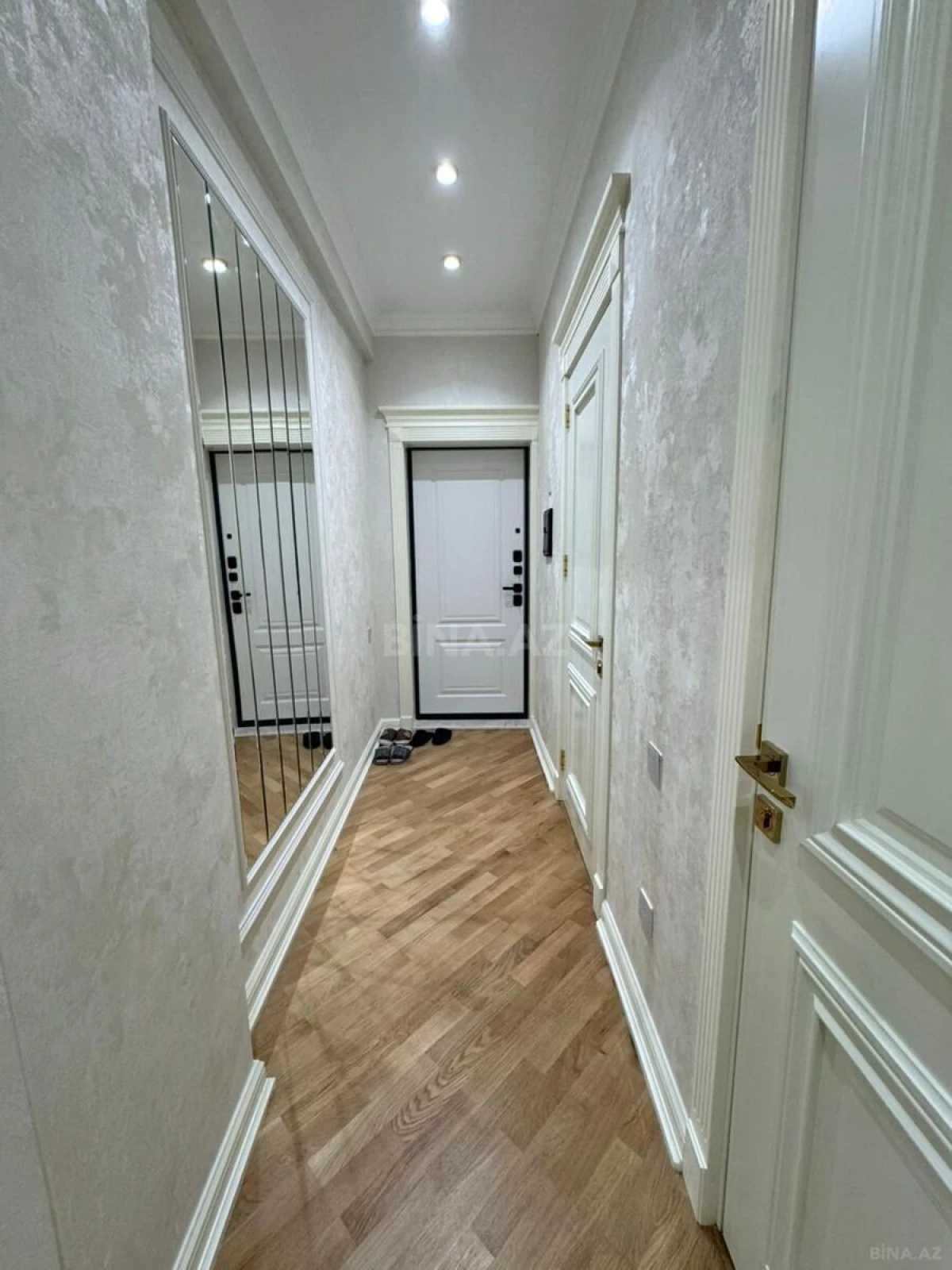 Satılır 2 otaqlı mənzil 74 m²