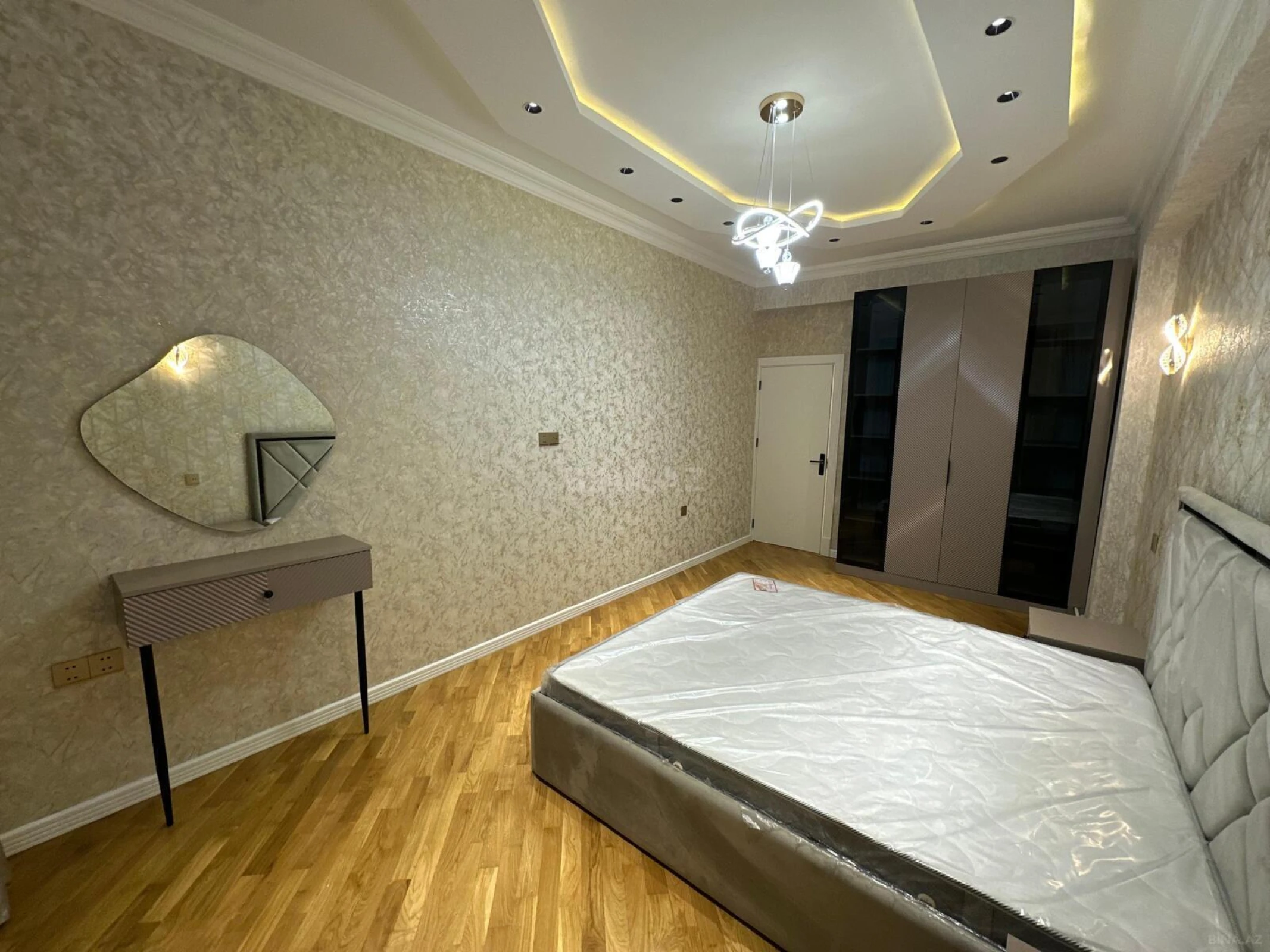 Satılır 2 otaqlı mənzil 75 m²