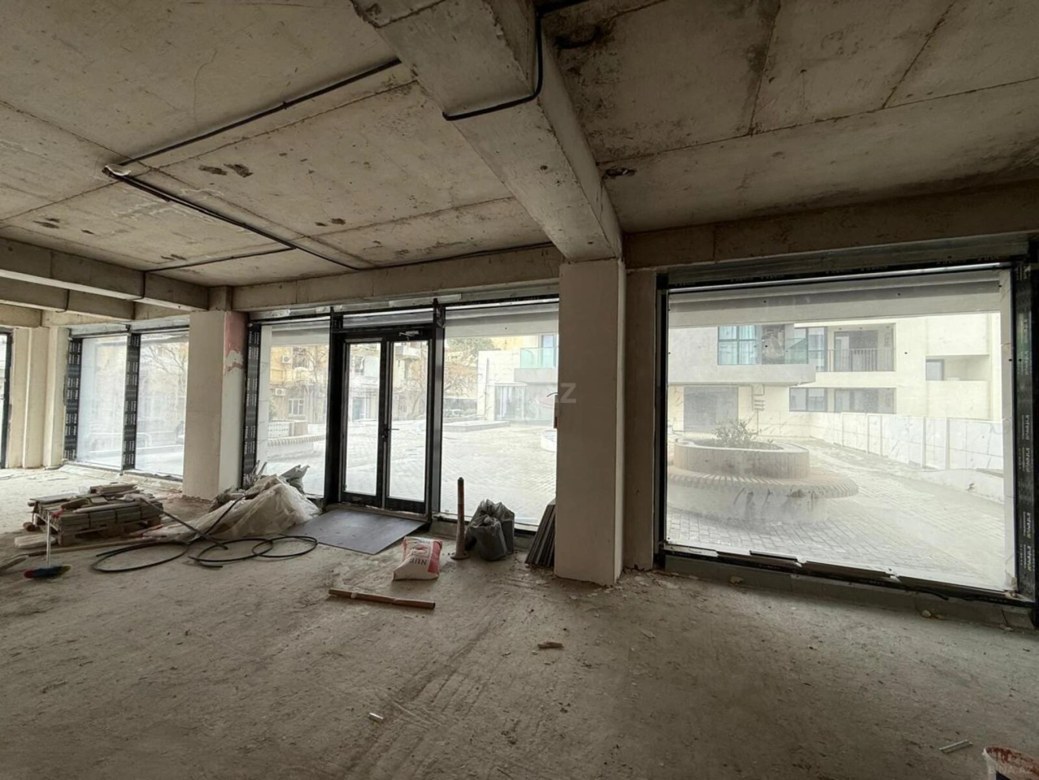 Kirayə verilir obyekt 414 m²