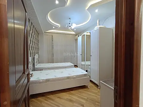 Satılır 3 otaqlı mənzil 140 m²