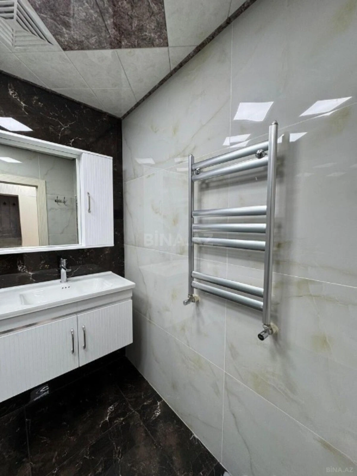 Satılır 3 otaqlı mənzil 98 m²