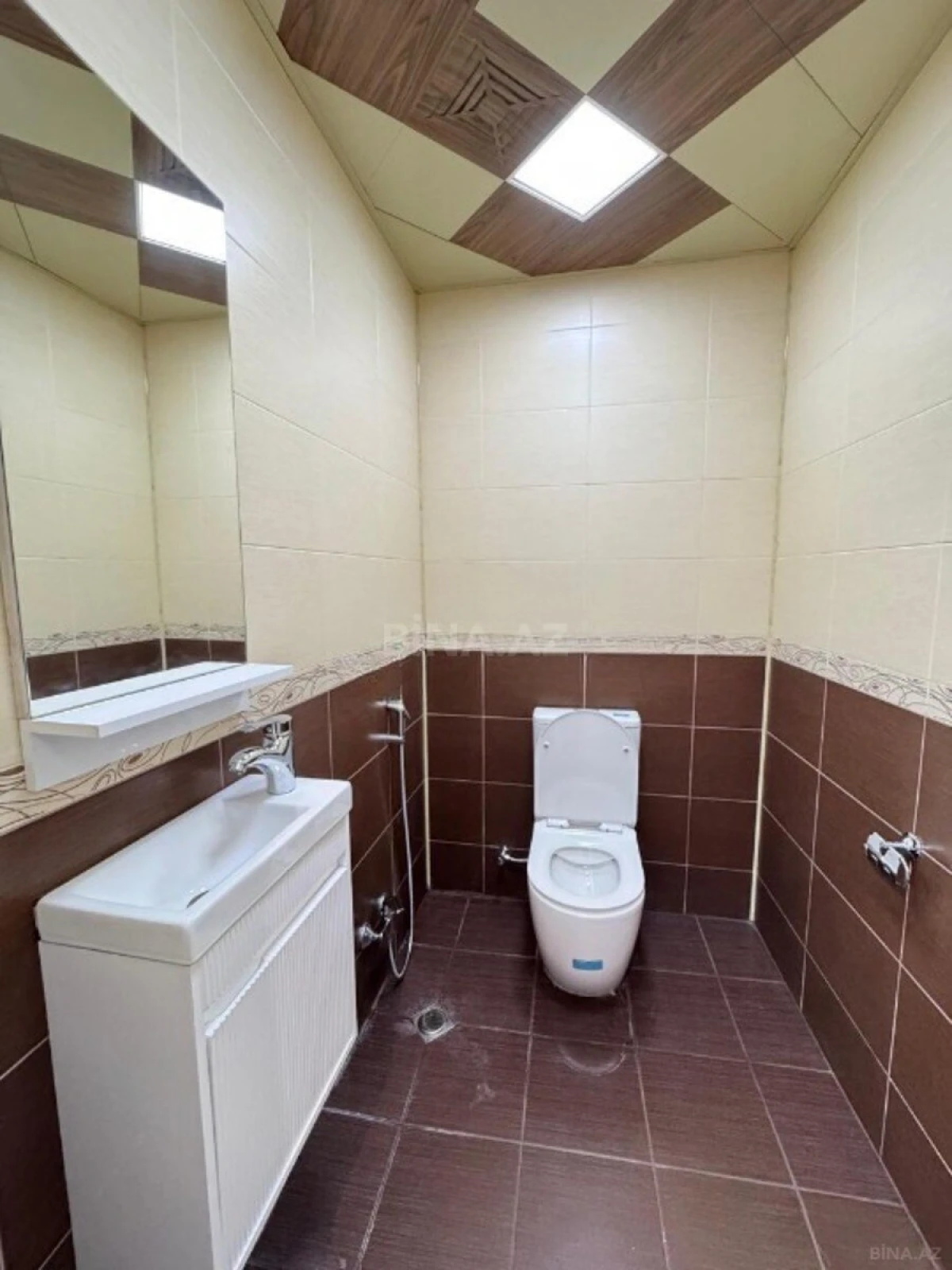 Satılır 3 otaqlı mənzil 98 m²