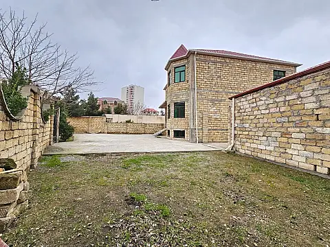 Satılır 4 otaqlı həyət evi 300 m²