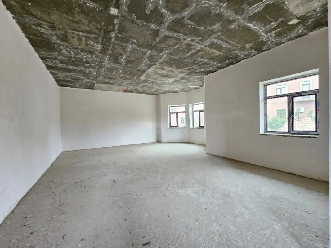 Satılır 4 otaqlı həyət evi 300 m²