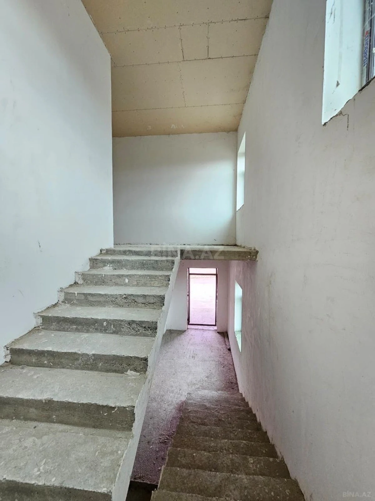 Satılır 4 otaqlı həyət evi 300 m²