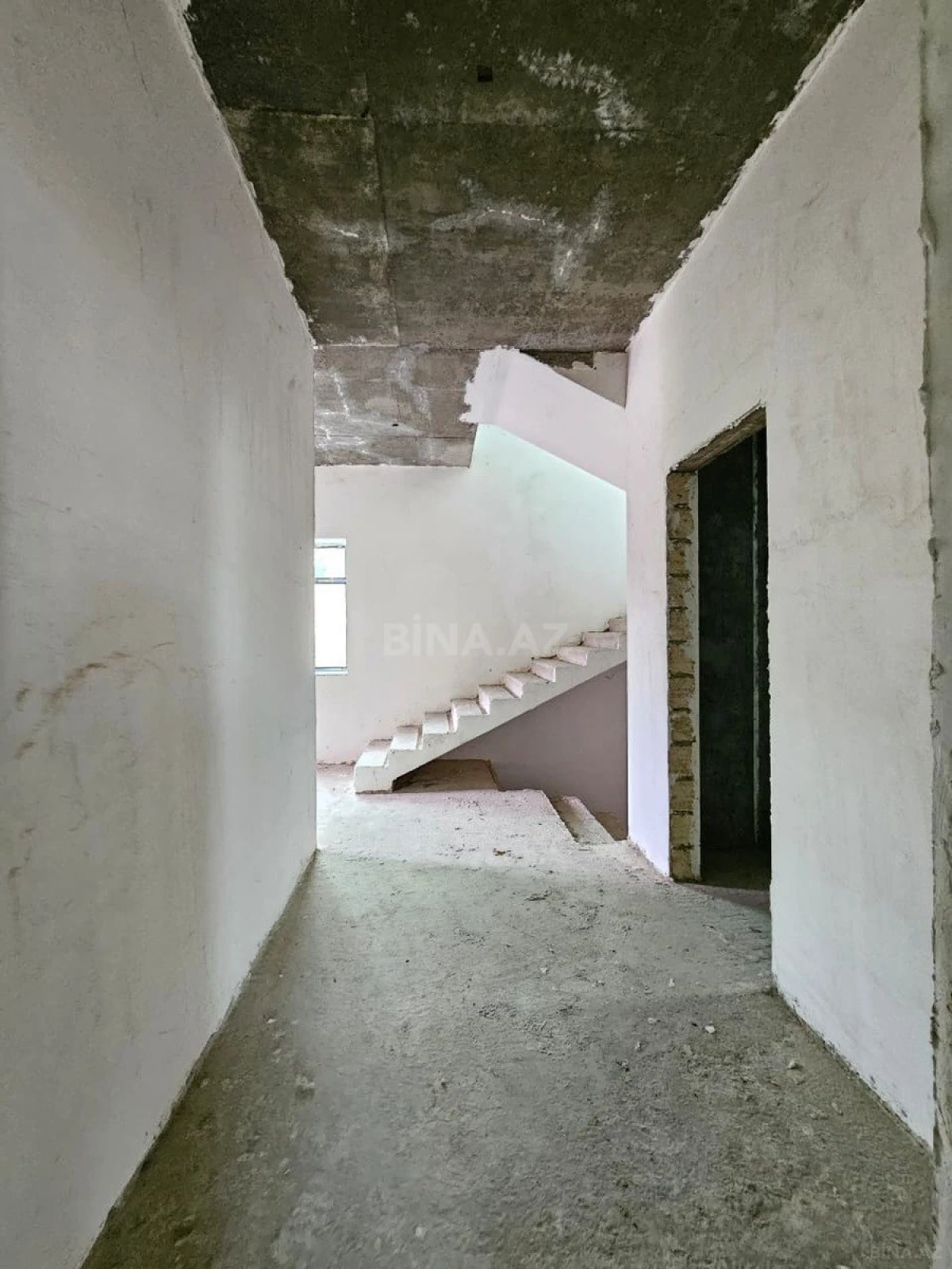 Satılır 4 otaqlı həyət evi 300 m²