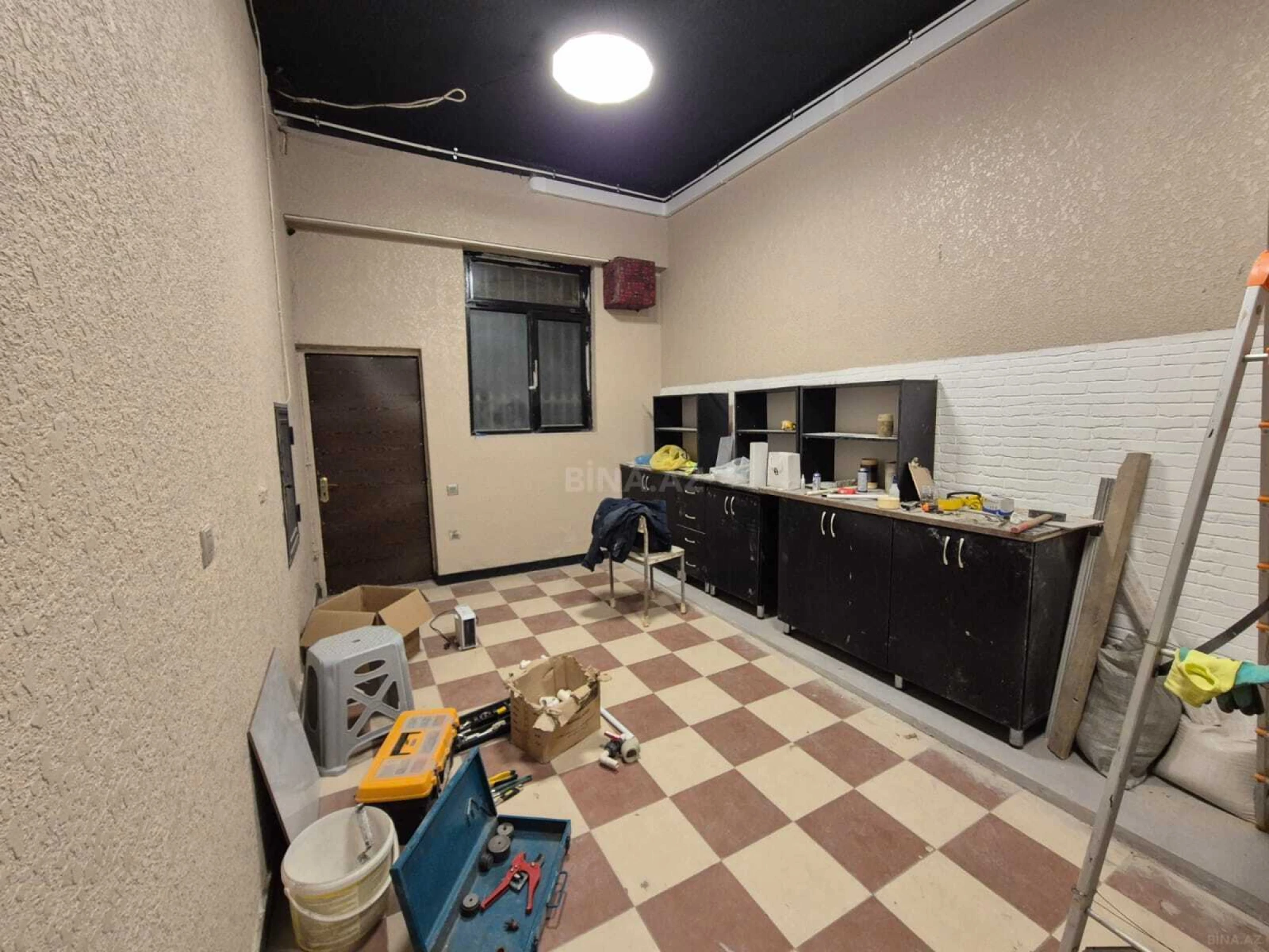 Kirayə verilir obyekt 105 m²