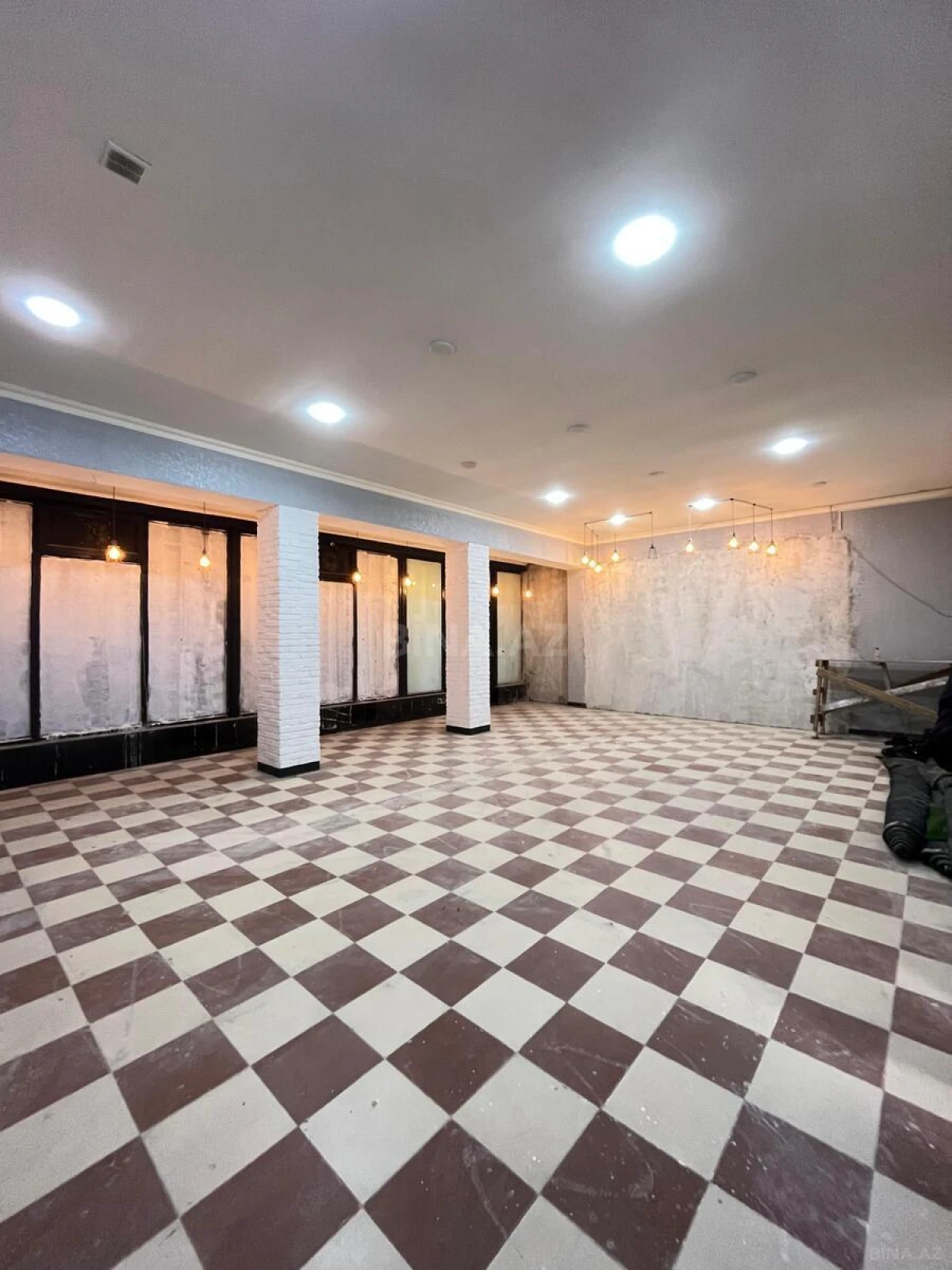 Kirayə verilir obyekt 105 m²