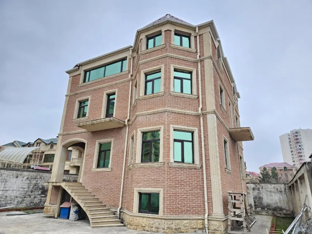 Satılır 6 otaqlı həyət evi 400 m²