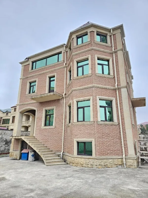 Satılır 6 otaqlı həyət evi 400 m²