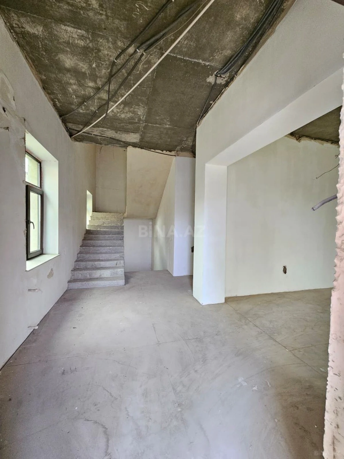 Satılır 6 otaqlı həyət evi 400 m²