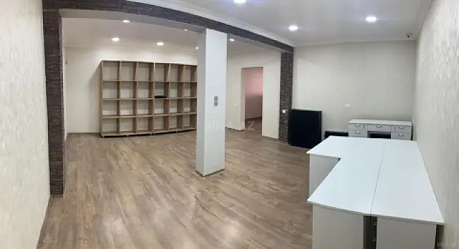 Kirayə verilir 4 otaqlı ofis 153 m²