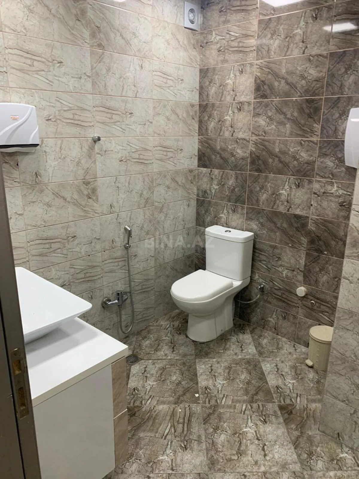 Kirayə verilir 4 otaqlı ofis 153 m²