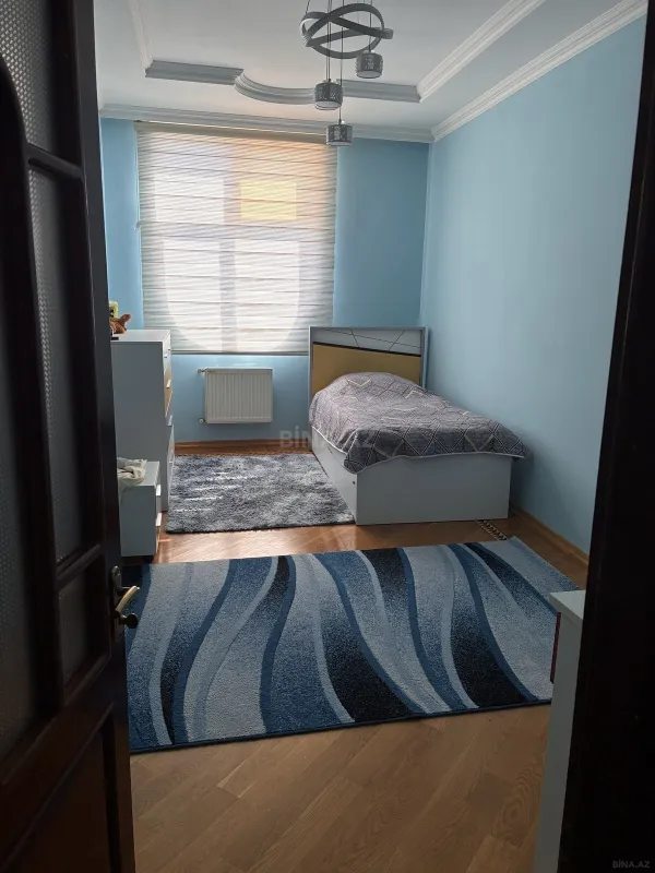 Satılır 4 otaqlı mənzil 200 m²