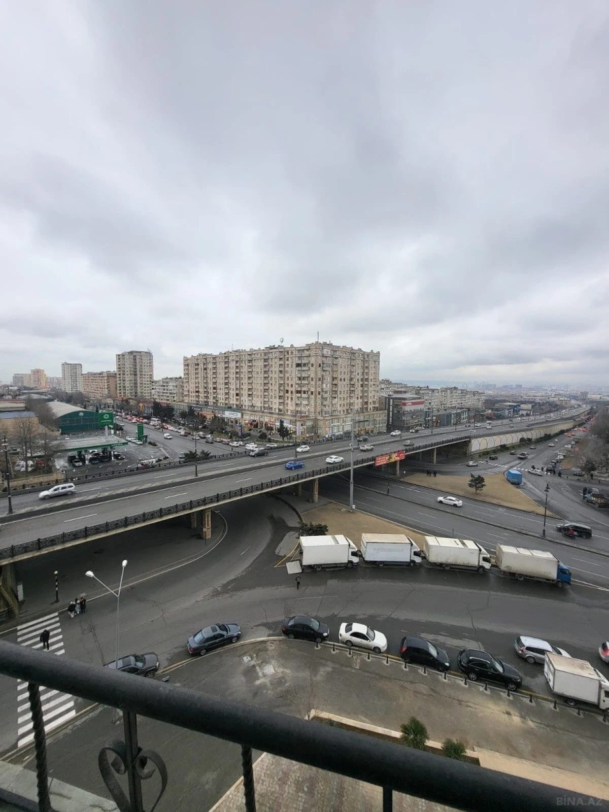Satılır 4 otaqlı mənzil 200 m²