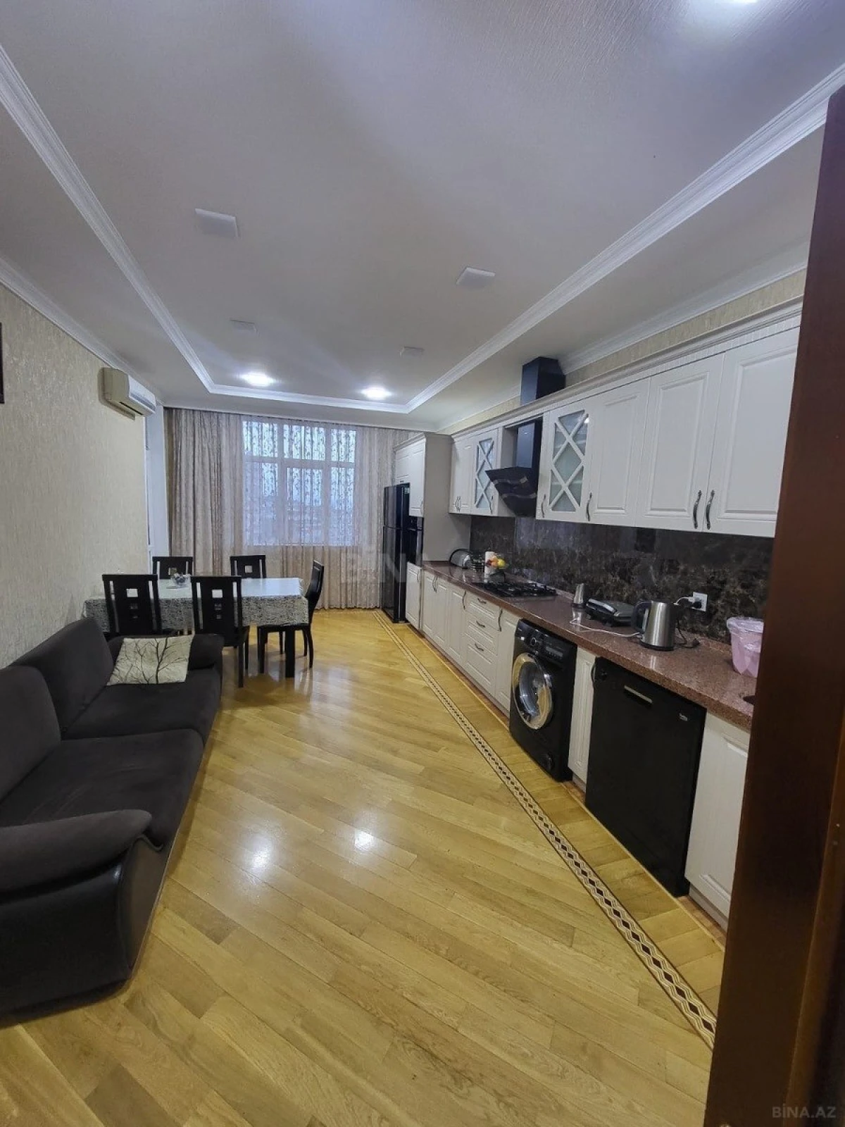 Satılır 4 otaqlı mənzil 200 m²