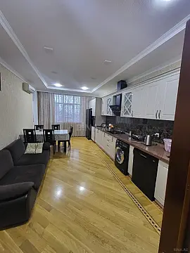 Satılır 4 otaqlı mənzil 200 m²