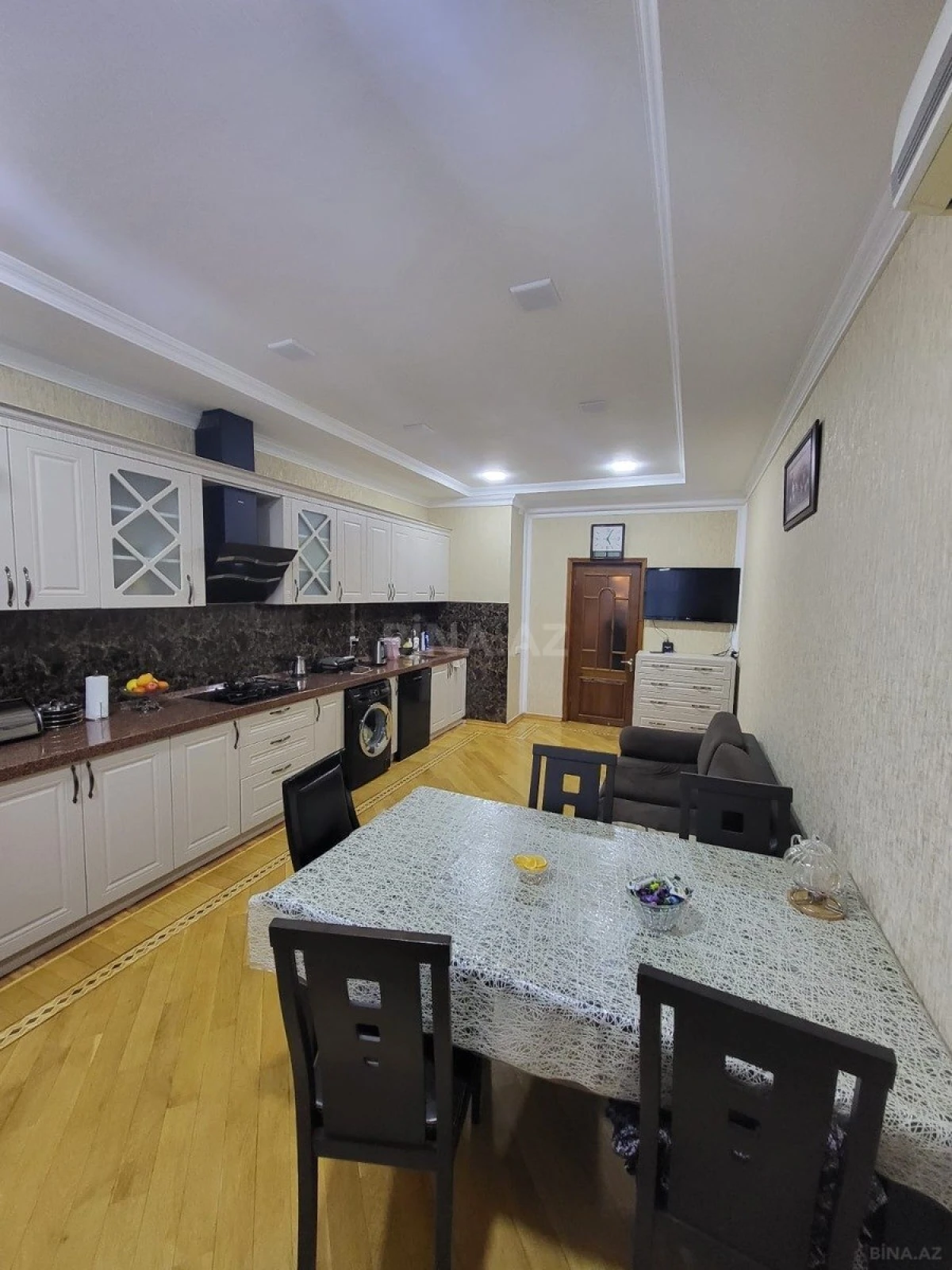 Satılır 4 otaqlı mənzil 200 m²