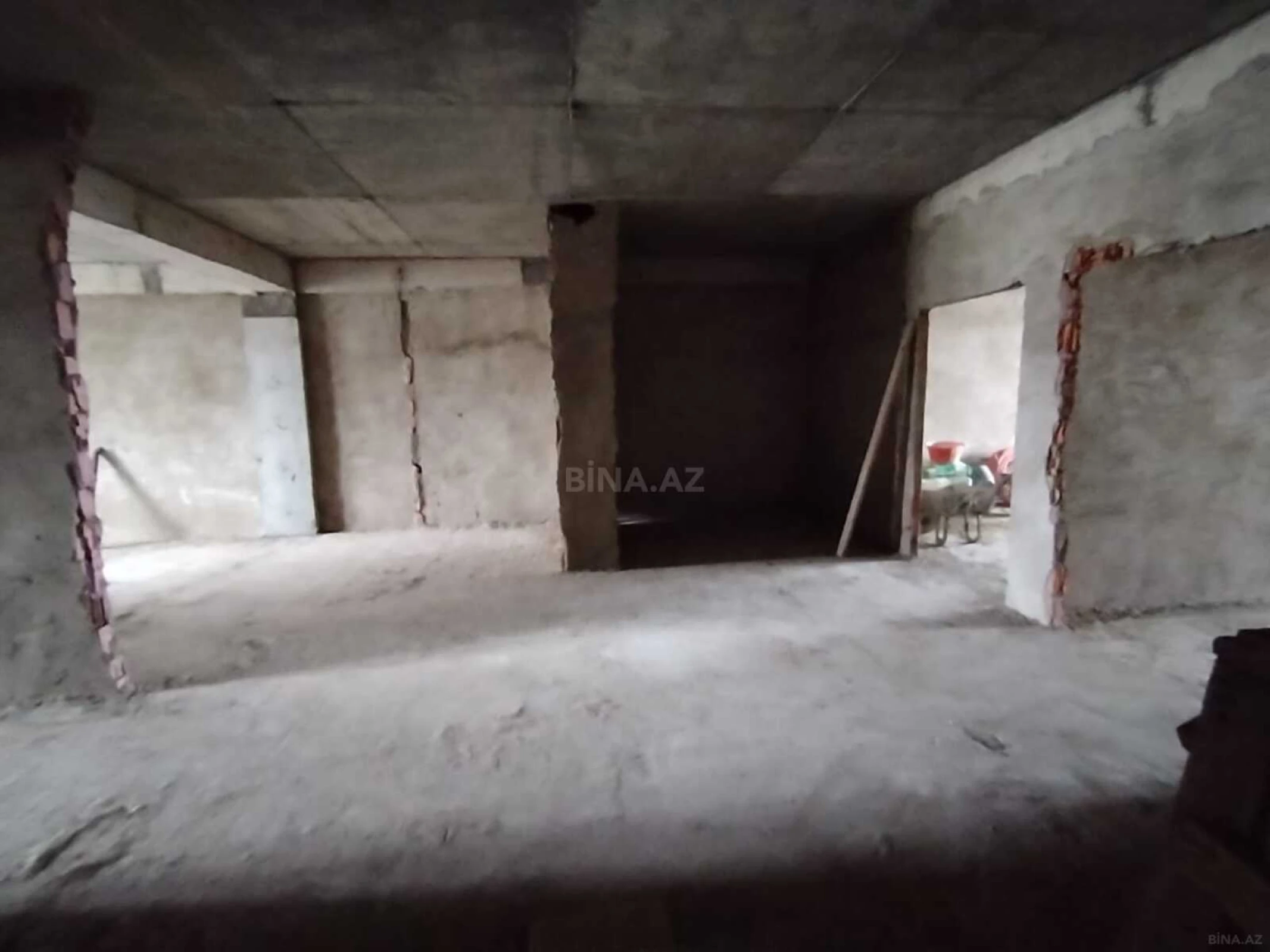 Satılır 3 otaqlı mənzil 156 m²