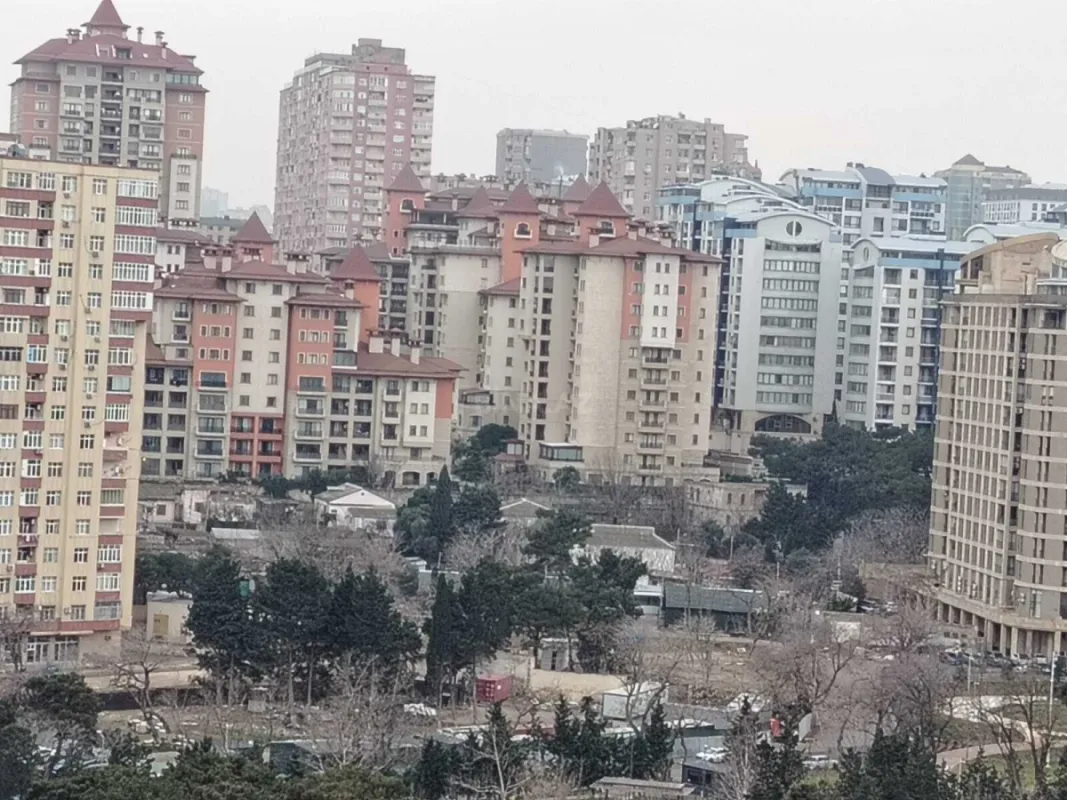 Satılır 3 otaqlı mənzil 156 m²