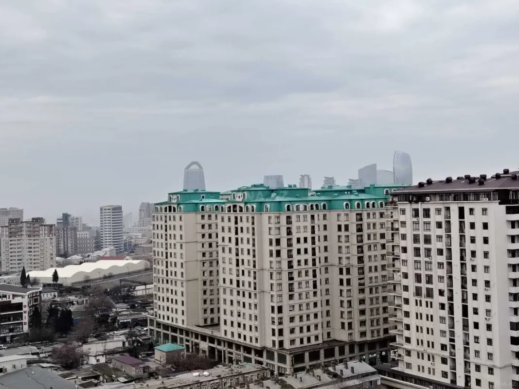 Satılır 3 otaqlı mənzil 156 m²