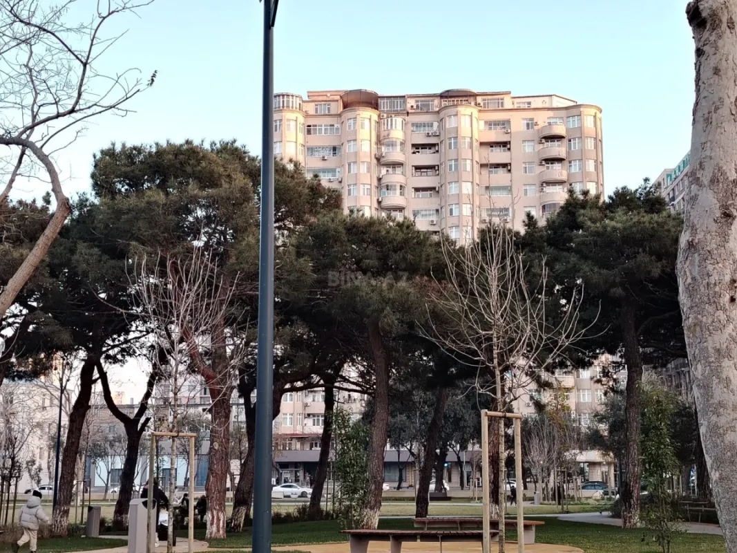 Satılır 3 otaqlı mənzil 156 m²