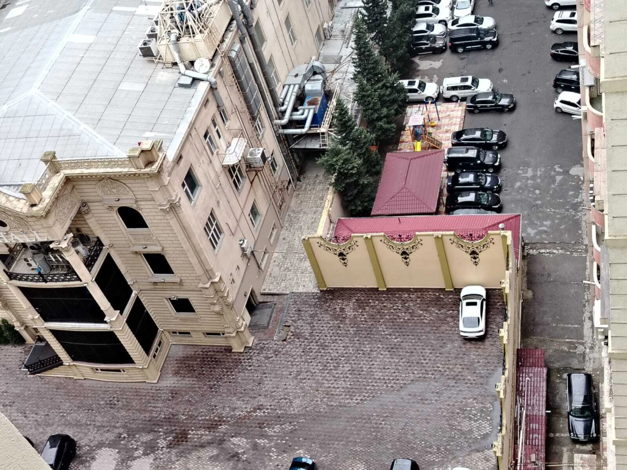 Satılır 3 otaqlı mənzil 156 m²