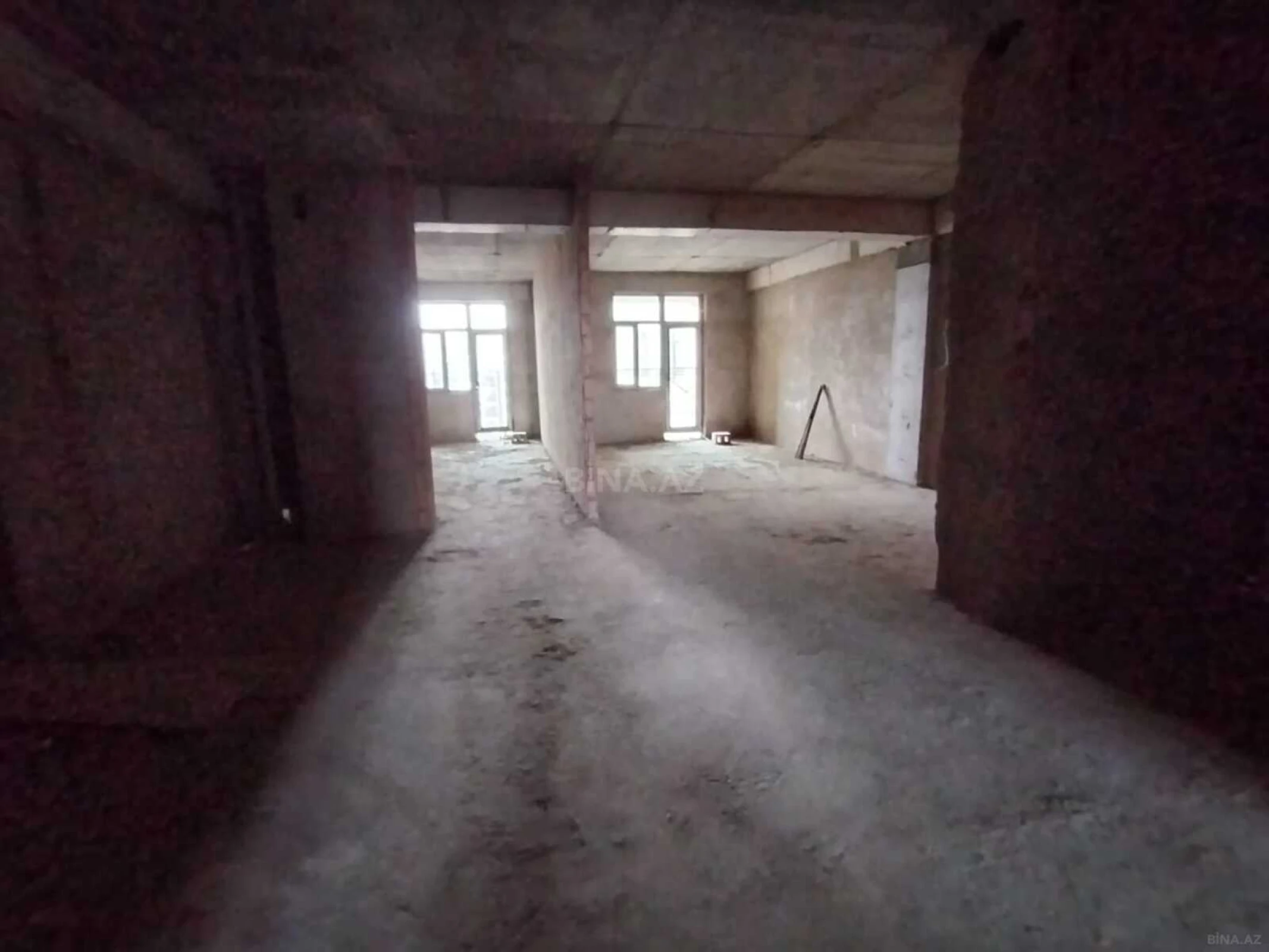 Satılır 3 otaqlı mənzil 156 m²