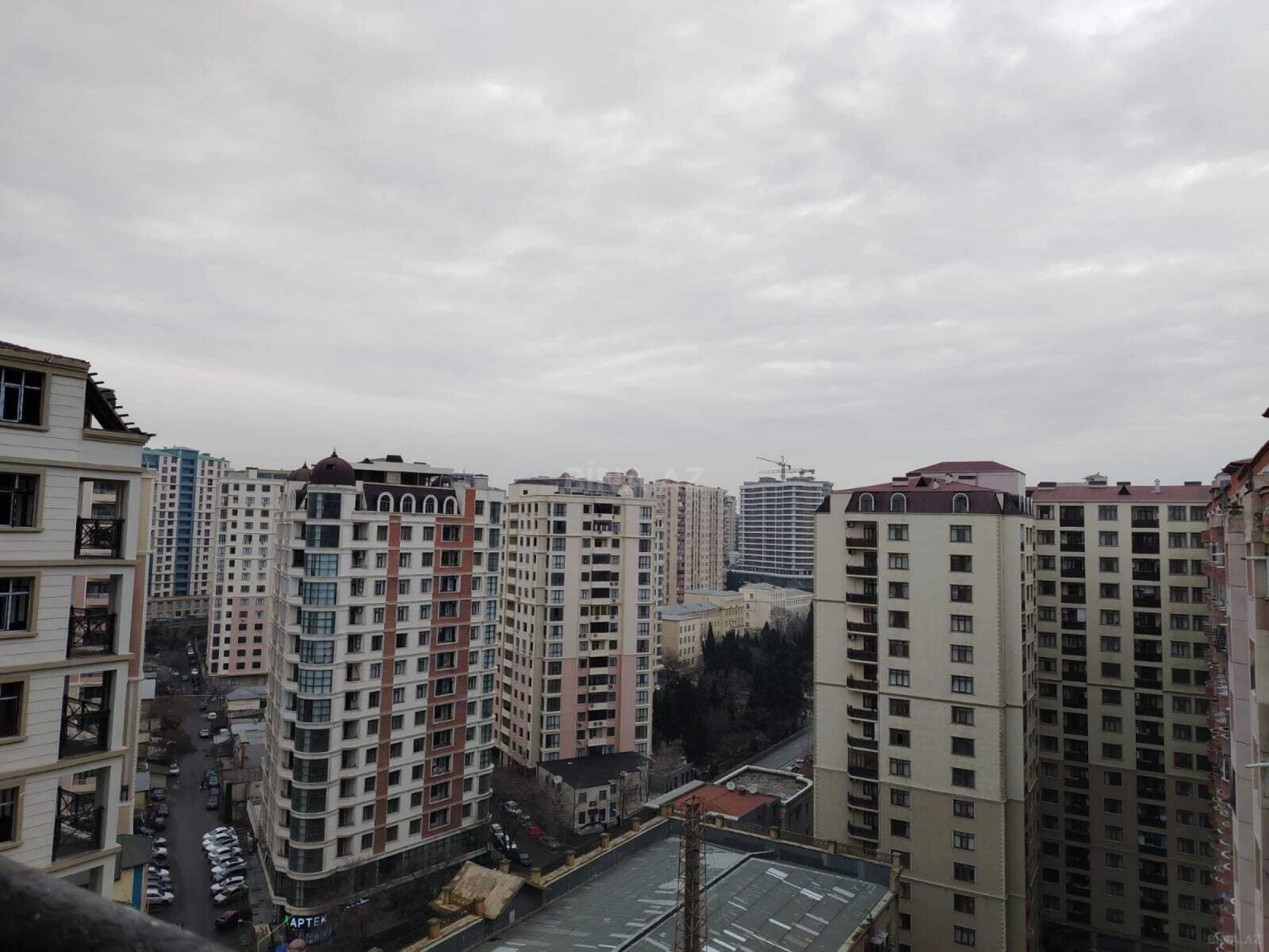 Satılır 3 otaqlı mənzil 156 m²