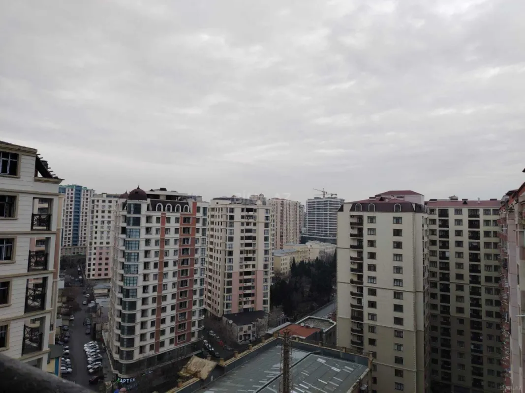 Satılır 3 otaqlı mənzil 156 m²