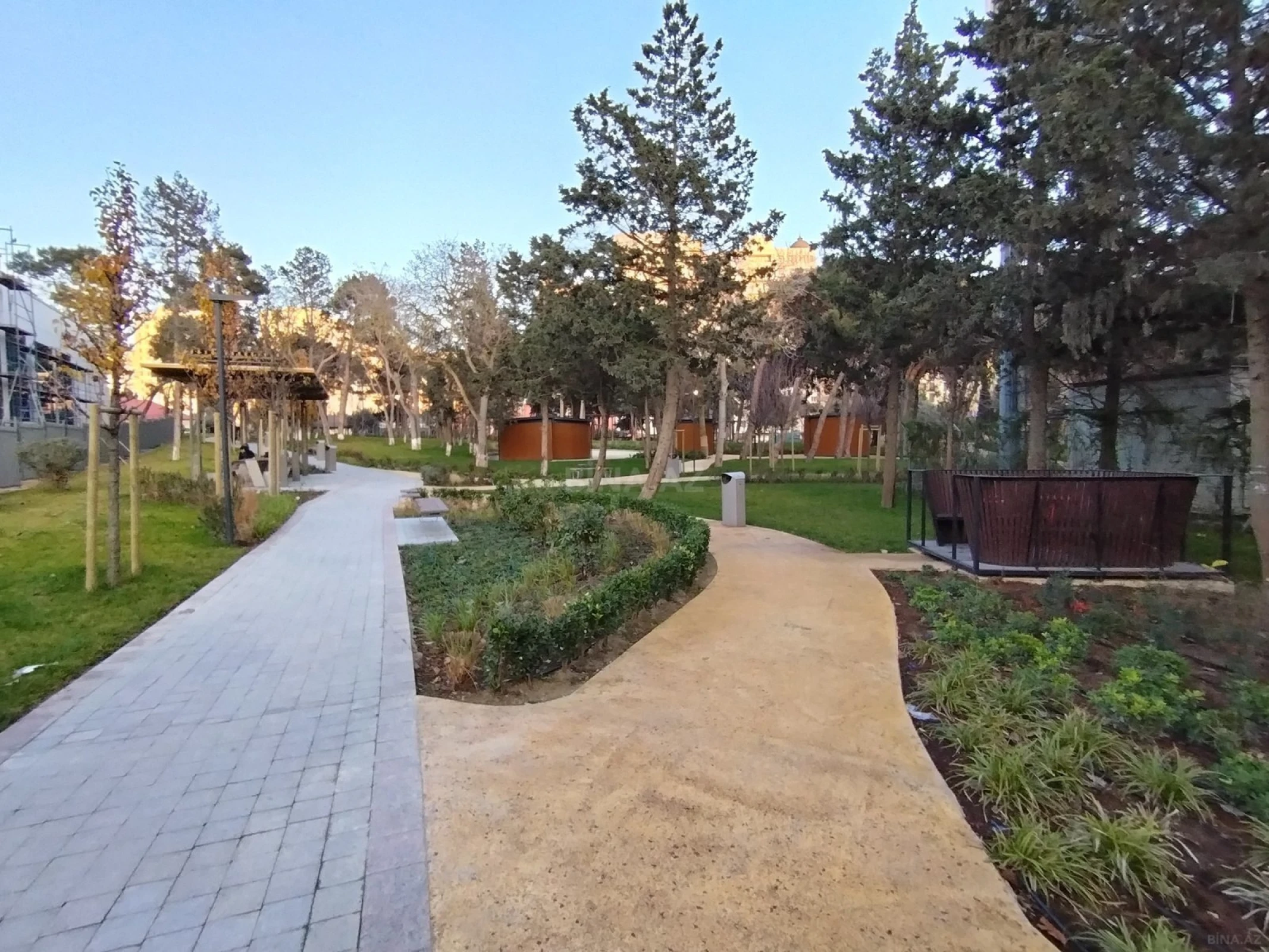 Satılır 3 otaqlı mənzil 156 m²