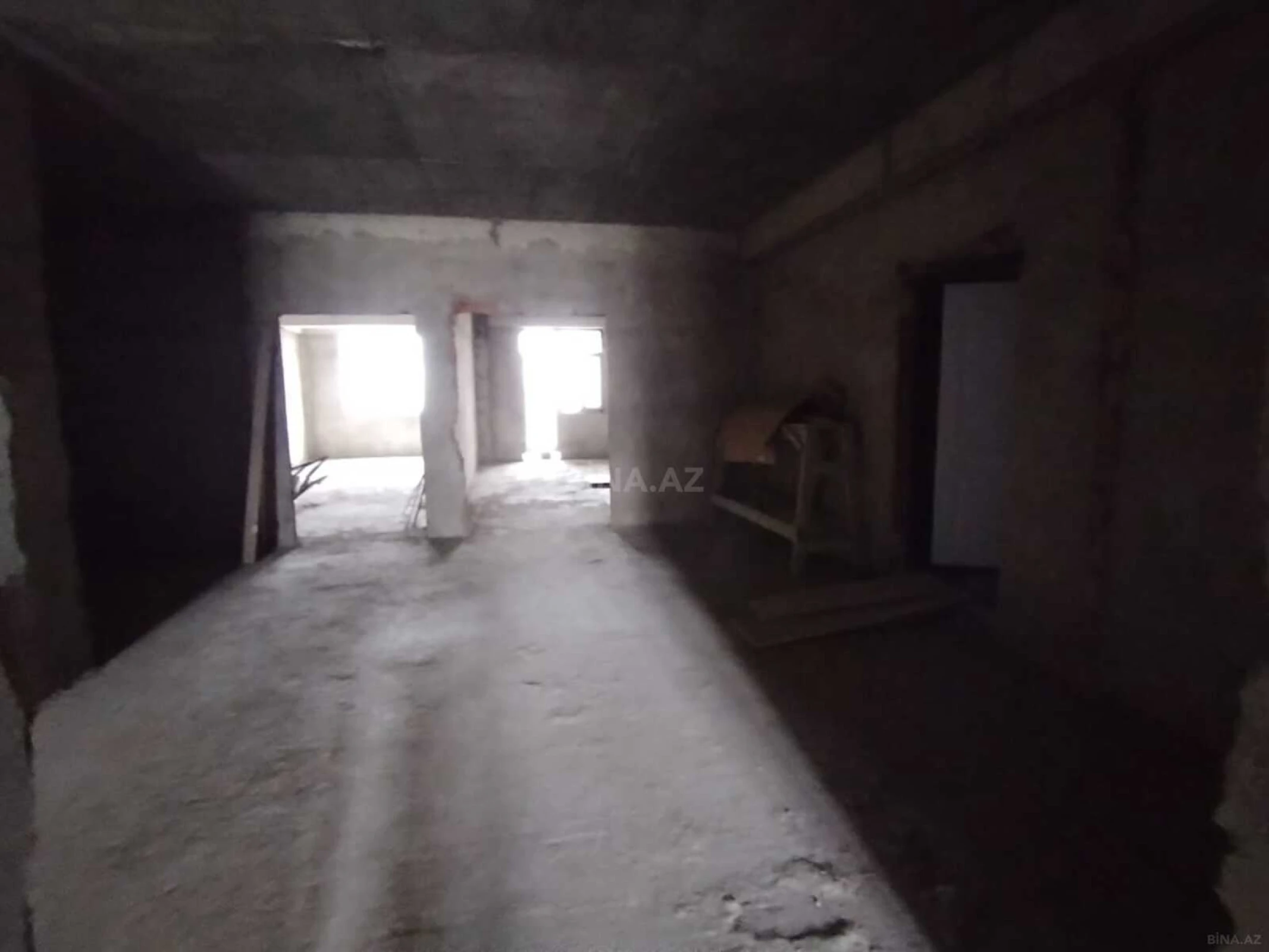 Satılır 3 otaqlı mənzil 156 m²